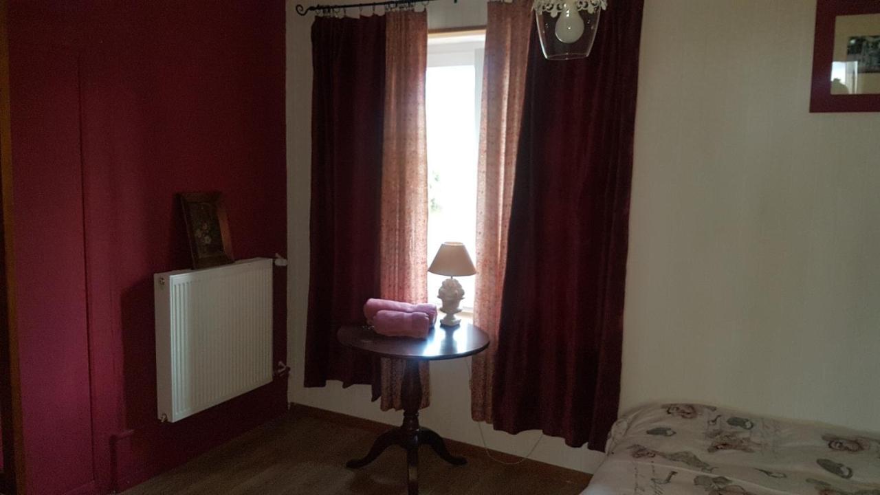 Au Petit Bonheur Courgenay Exterior foto