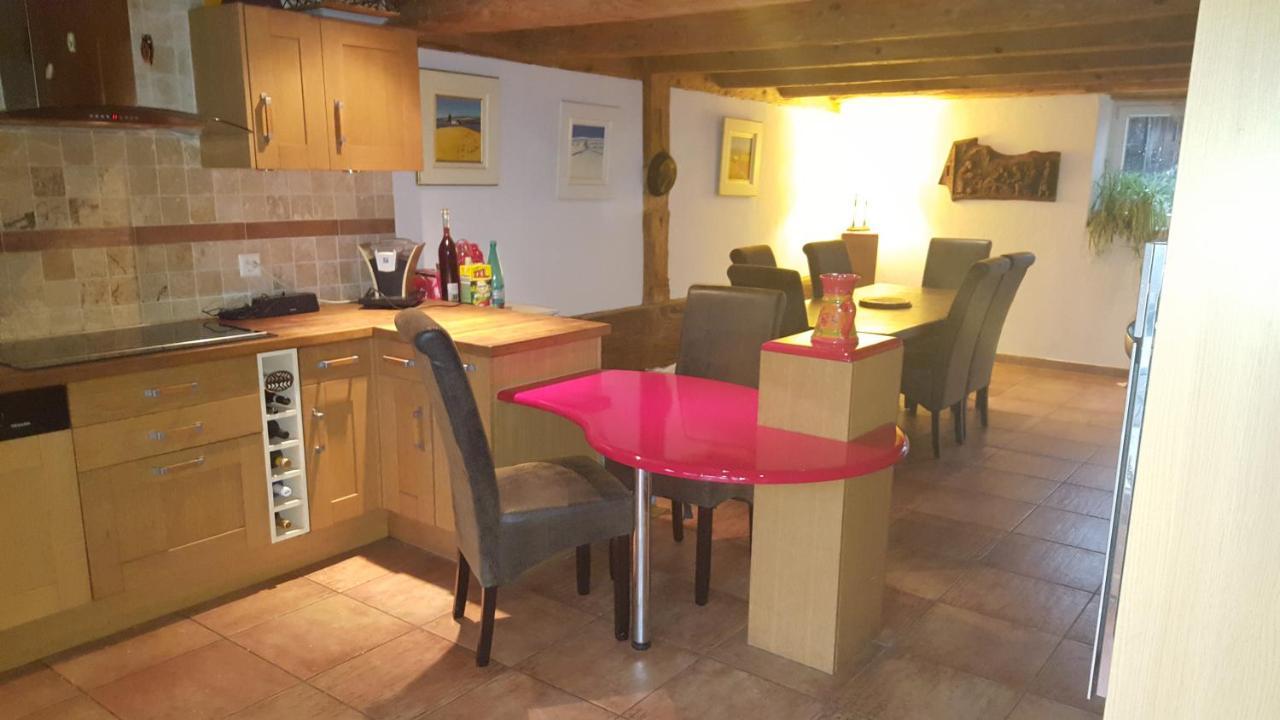 Au Petit Bonheur Courgenay Exterior foto